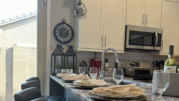 Coffee/tea maker, fridge, microwave, oven - Desert Olive Retreat - Sleeps 4- 5 min fr Verrado Marketplace 30 min fr airport (Buckeye)