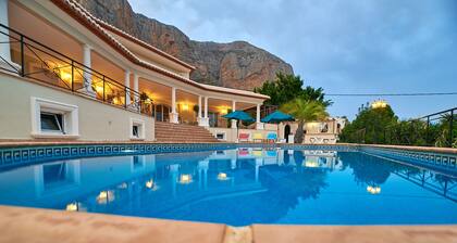 Villa de Lujo en Javea En Pleno Parque Natural del Montgo,