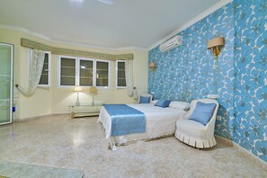 6 Schlafzimmer, Schreibtisch, Bügeleisen/Bügelbrett, kostenloses WLAN