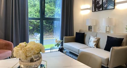 Newpointe Luxury Serviced Apartment at the Atrium