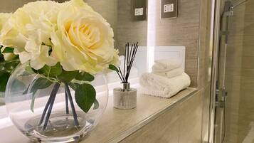 Apartment, Private Bathroom (Newpointe Stunning) | Bathroom