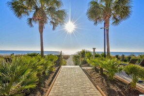 Beach nearby - 4BR/3BA, 7th fl, Direct Oceanfront, large balcony (Myrtle Beach)