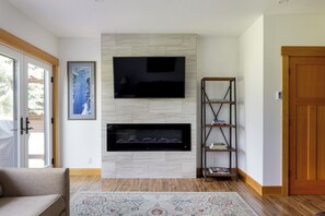 Smart TV, fireplace - Outpost: Teton Shadows Cathedral A (Jackson)