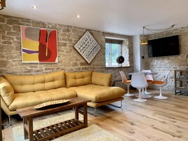 Apartment, Ensuite (Coach House) | Lounge