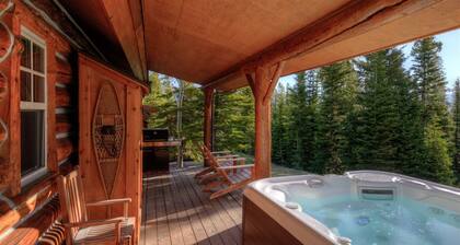 Relax & Adventure! True Ski-in/ski-out, Cozy Cowboy Heaven Cabin, Hot Tub, Views