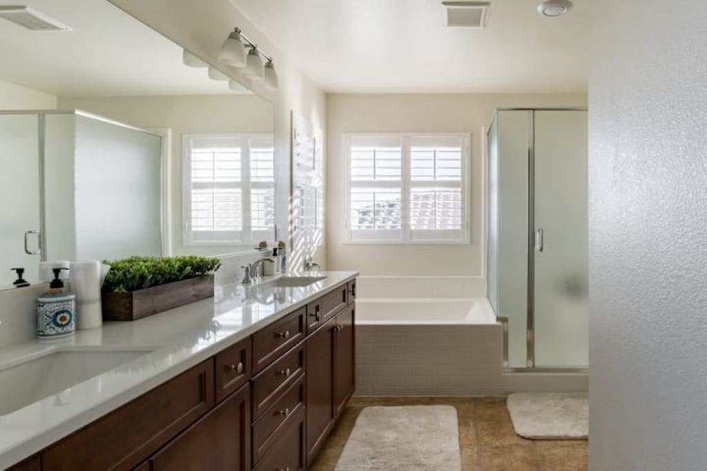 Combined shower/bathtub, hair dryer, towels, soap