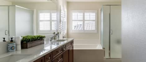 Combined shower/bathtub, hair dryer, towels, soap