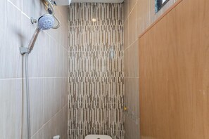 Bathroom - OYO 90109 Wisma Basco Syariah (Jakarta)