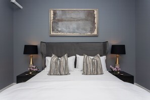 2 多间卧室、熨斗/熨衣板、上网接入、床单