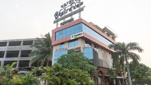 A hotel with a sign reading "Hotel Cairnlee Exclusive Residency." - Treebo Bhairavee, Baner (Pune)