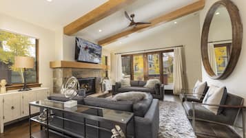 TV, fireplace, stereo