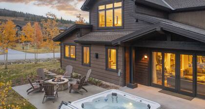 LUXURY HOME by the river! Walk to Shuttle, Hot Tub, Fire Pit, designer finishes!!