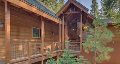 Tahoe Rim Retreat - Large 4BR + Bonus Rooms with Pool Table and Private Hot Tub - Pet Friendly!