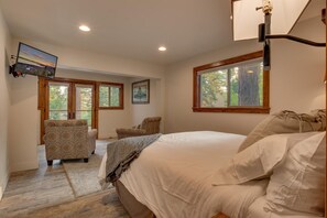 4 bedrooms, iron/ironing board, free WiFi, bed sheets