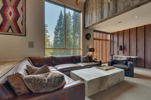 Mod Haus by Tahoe Getaways - West Shore w/ Private Beach Access & Pier + Close to Lake!