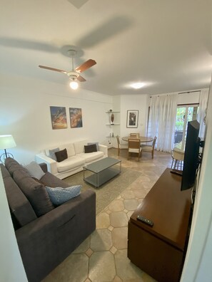 Living area - ⭐️⭐️⭐️⭐️⭐️ Flat Village Maresias - 100 meters from the beach (maresias)