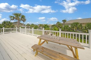 Outdoor dining - Deep water access w/ 65ft inland slip! Private Beach access! Water Taxi! (Destin)