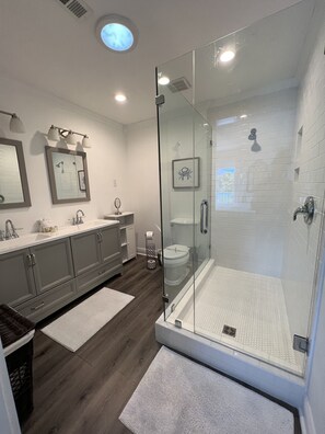 Combined shower/tub, hair dryer, towels, soap