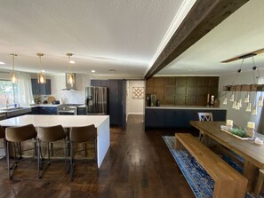 Dining - The Corner House- 5 BED/4BATH home in Dallas/DFW! (Dallas)