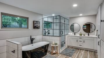 Combined shower/bathtub, hair dryer, towels, soap