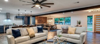 The Corner House- 5 BED/4BATH home in Dallas/DFW!