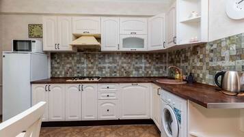 Apartment | Eigene Küche | Kühlschrank, Mikrowelle, Herdplatte, Geschirrspüler