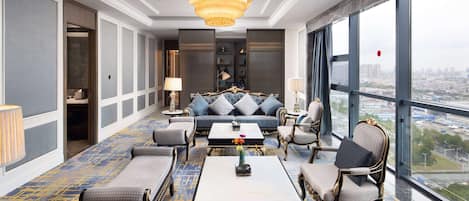 Presidential Suite | Premium bedding, in-room safe, desk, laptop workspace