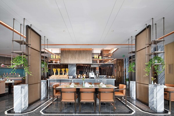 A modern restaurant with a central dining area, bar, and kitchen. - Wyndham Changzhou Liyang (Changzhou)