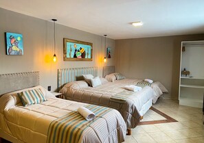 Vierbettzimmer | Hochwertige Bettwaren, Daunenbettdecken, Pillowtop-Betten, Minibar