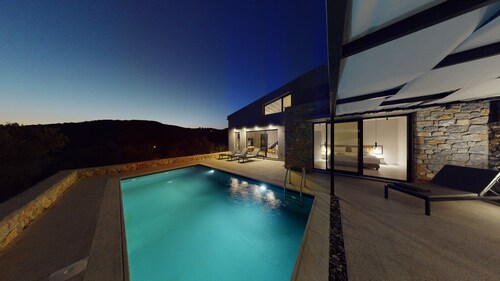 DAELIA VILLAS I of 3 Luxury Villas, private pool, in an enclosed olive grove 