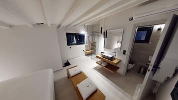 2 makuuhuonetta, työpöytä, silitysrauta/-lauta, ilmainen Wi-Fi