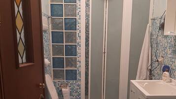 Combinazione doccia/vasca, asciugacapelli, bidet, asciugamani