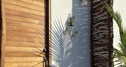 Cheerful 1 bedroom house w/ pool and much more!