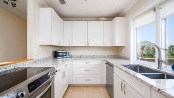 House, Multiple Beds, Private Pool, Ocean View | Private kitchen | Fridge, microwave, oven, stovetop