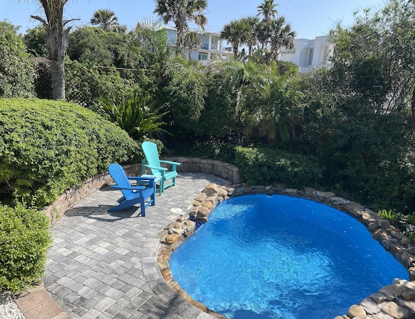 Kolam renang outdoor