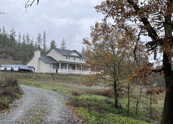 المنشأة من الخارج