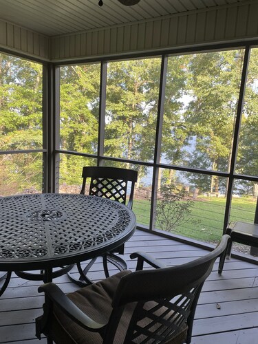 Beautiful  waterfront home on KY lake!