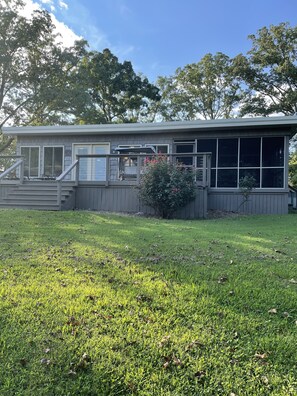 Exterior - Beautiful waterfront home on KY lake! (Springville)