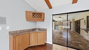 House (Sunset Palms Dockside Retreat) | Private kitchen