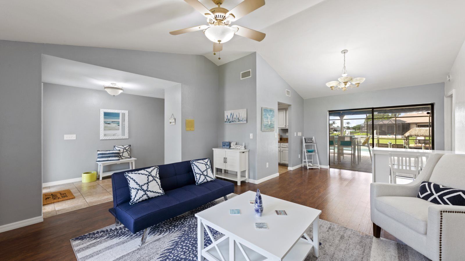 Nhà (Sunset Palms Dockside Retreat) | Phòng khách