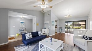 獨棟房屋 (Sunset Palms Dockside Retreat) | 客廳