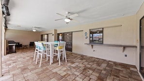 House (Sunset Palms Dockside Retreat) | Private kitchen