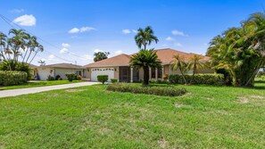 House (Sunset Palms Dockside Retreat) | Property grounds