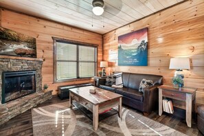 Smart-TV, Kamin, DVD-Player, Tischfußball