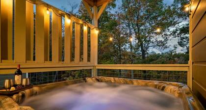 The Bear Den · Week Discount!*Private Pool*Hot Tub*1.5mi to Pkwy