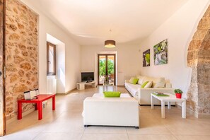 TV, DVD player - Impresionante villa en Banyalbufar con vistas al mar, piscina, Wifi i Bbq privada. (Banyalbufar)