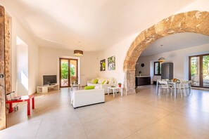 TV, DVD player - Impresionante villa en Banyalbufar con vistas al mar, piscina, Wifi i Bbq privada. (Banyalbufar)