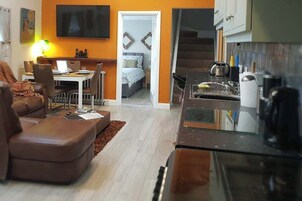 Geladeira, micro-ondas, fogão, cooktop