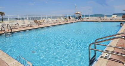 Ocean View with Balcony and Heated Pool On The Beach!
