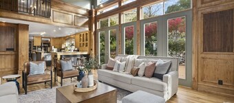 Luxury 7000 SQFT, Sleeps 20 - Bball, VBall, 1 acre